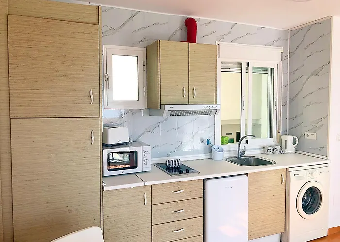 Center I Terrace Sea View شقة نيرخا